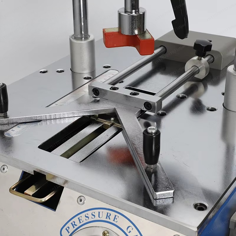 Workshop Tools Pictures - Macchina per Chiodi ad Angolo Ridotto